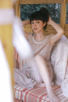 翁公和晓雯在厨房里猛烈进出